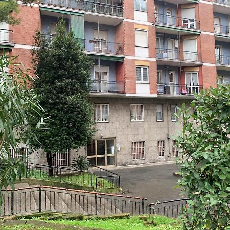 Metro Famagosta - Luminoso Appartamento Con Balcone Free Wifi & Parking Милан Экстерьер фото
