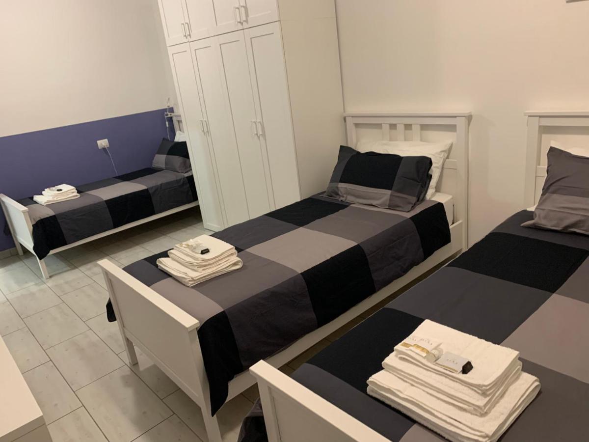 Metro Famagosta - Luminoso Appartamento Con Balcone Free Wifi & Parking Милан Экстерьер фото