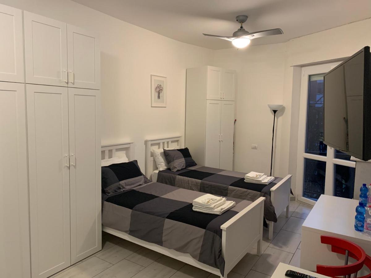 Metro Famagosta - Luminoso Appartamento Con Balcone Free Wifi & Parking Милан Экстерьер фото